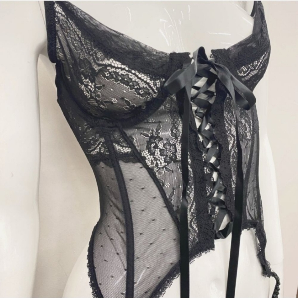 New with tags house of Widow Lace Bastier cami size im black M & L